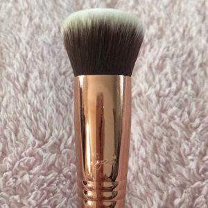 Sigma F82 Round Kabuki Brush